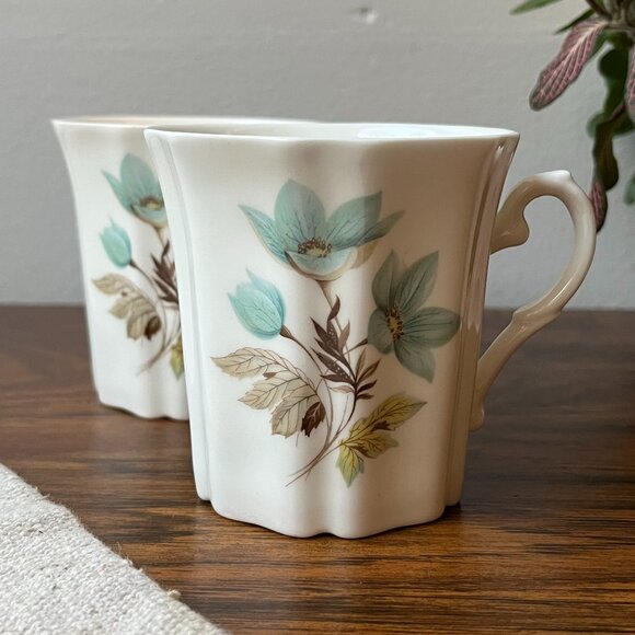 Royal Grafton Fine Bone China 2 Mugs Light Blue Flowers 7 oz England - Picture 1 of 11